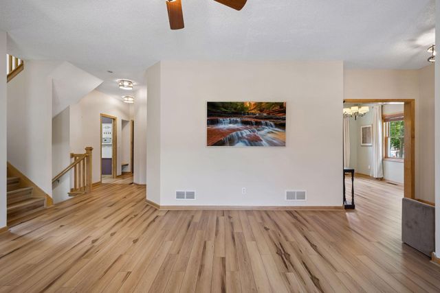11585 Laketowne View, Albertville, MN 55301