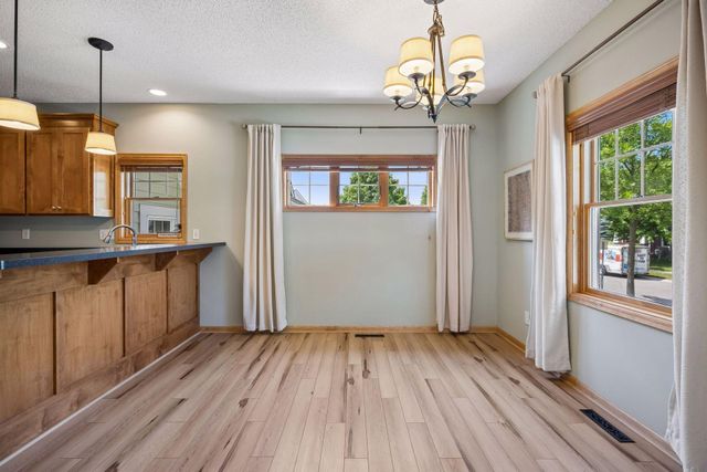11585 Laketowne View, Albertville, MN 55301