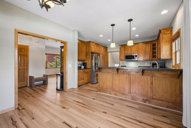 11585 Laketowne View, Albertville, MN 55301