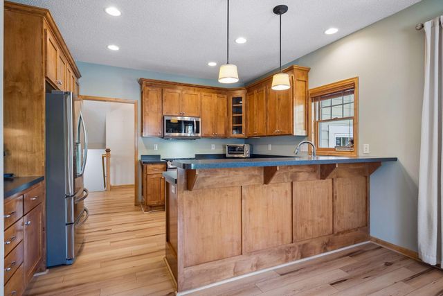 11585 Laketowne View, Albertville, MN 55301