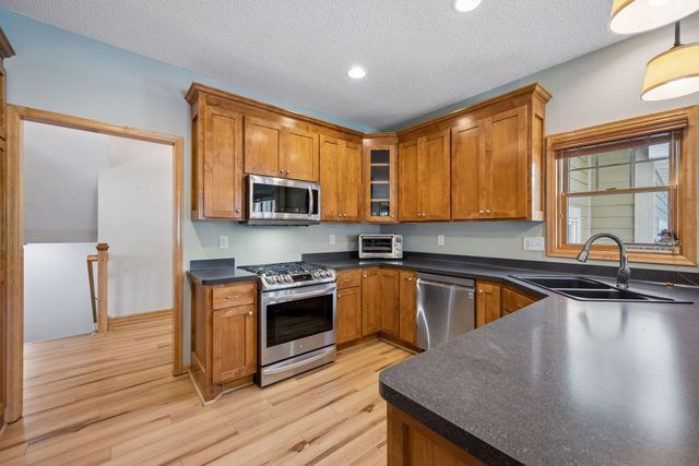 11585 Laketowne View, Albertville, MN 55301