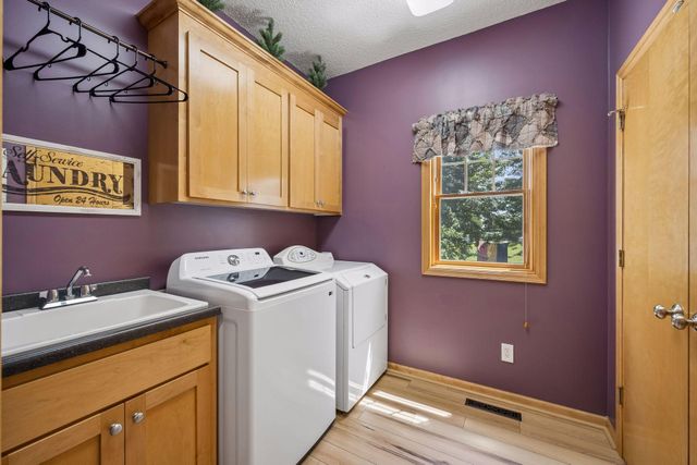11585 Laketowne View, Albertville, MN 55301