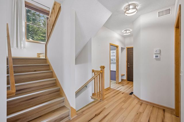 11585 Laketowne View, Albertville, MN 55301