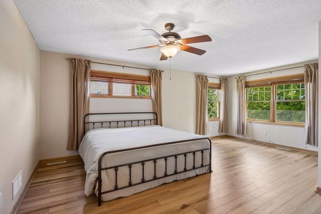 11585 Laketowne View, Albertville, MN 55301