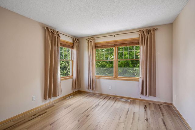 11585 Laketowne View, Albertville, MN 55301