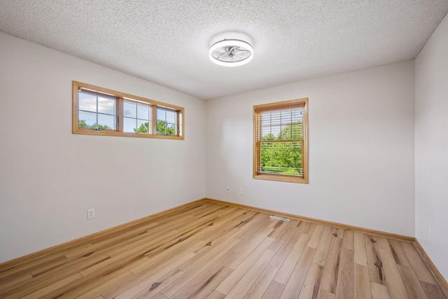 11585 Laketowne View, Albertville, MN 55301
