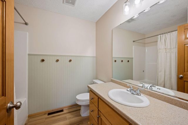 11585 Laketowne View, Albertville, MN 55301