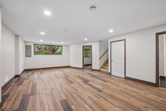 11585 Laketowne View, Albertville, MN 55301