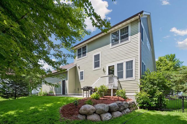 11585 Laketowne View, Albertville, MN 55301