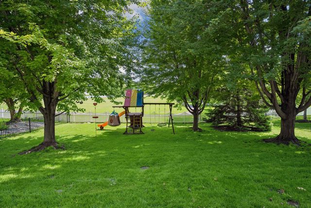 11585 Laketowne View, Albertville, MN 55301