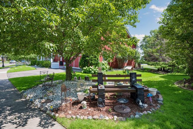 11585 Laketowne View, Albertville, MN 55301