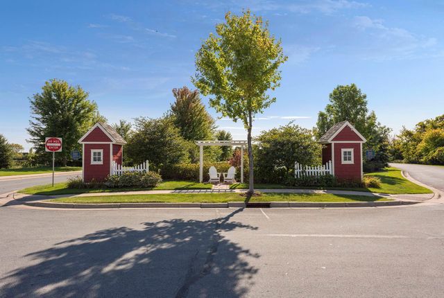 11585 Laketowne View, Albertville, MN 55301