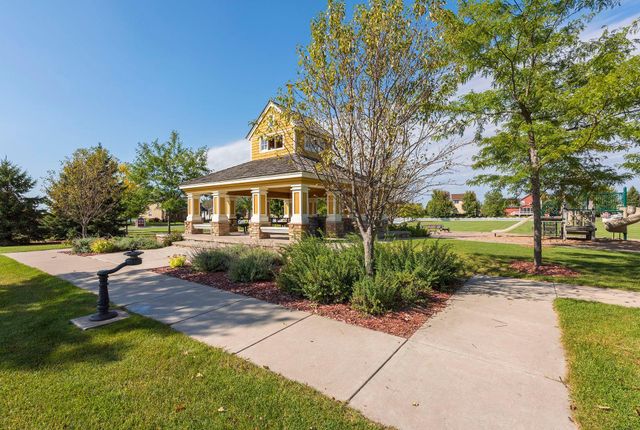 11585 Laketowne View, Albertville, MN 55301