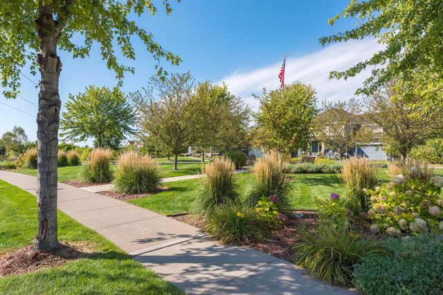 11585 Laketowne View, Albertville, MN 55301
