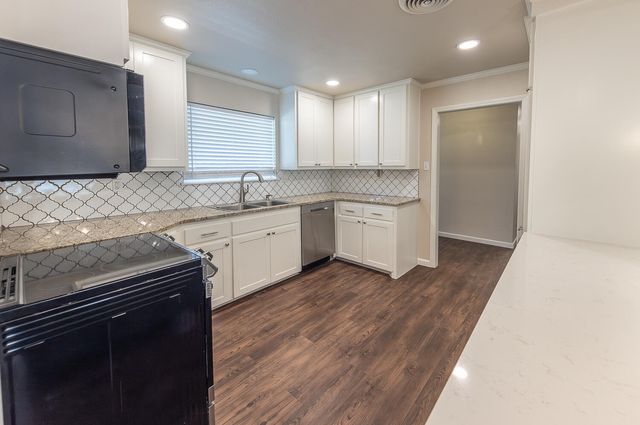 1304 8th Street, Shallowater, TX 79363