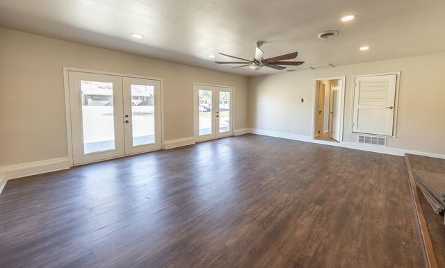 1304 8th Street, Shallowater, TX 79363