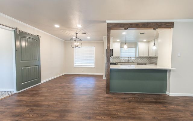 1304 8th Street, Shallowater, TX 79363