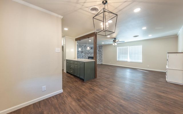 1304 8th Street, Shallowater, TX 79363