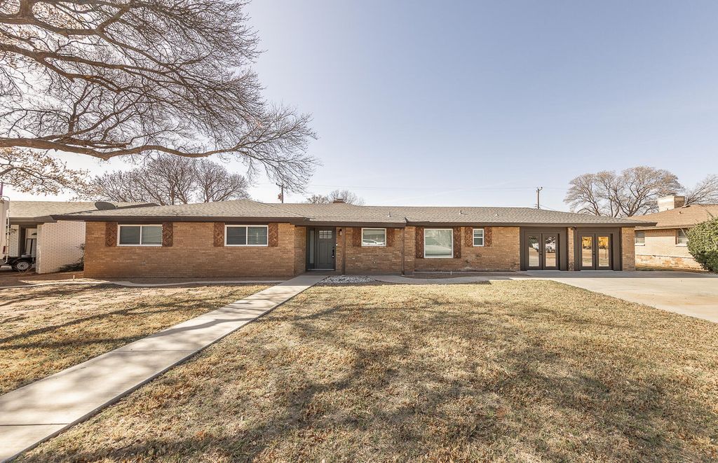 1304 8th Street, Shallowater, TX 79363