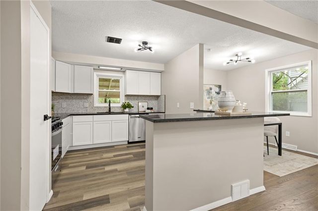 5412 NE 56th Place, Kansas City, MO 64119