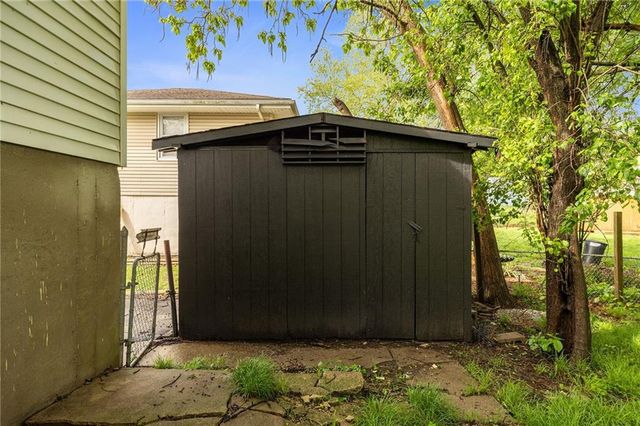 5412 NE 56th Place, Kansas City, MO 64119
