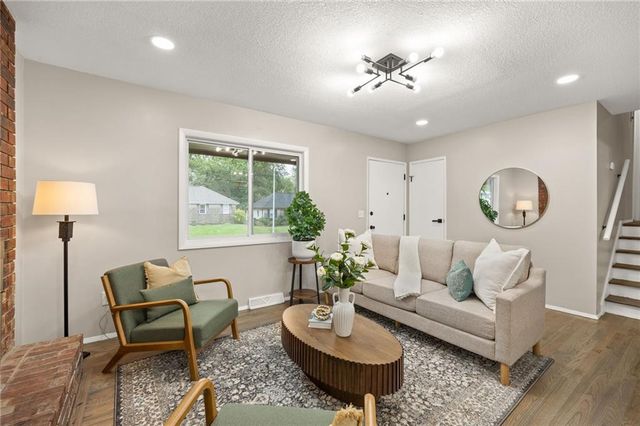 5412 NE 56th Place, Kansas City, MO 64119