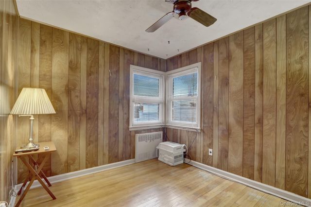 81-25 258th Street, Floral Park, NY 11004