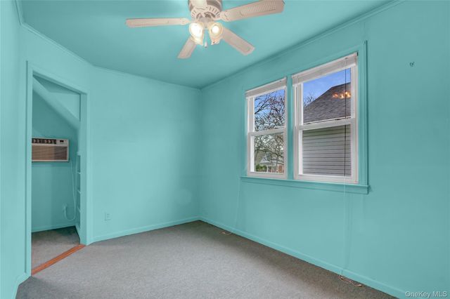 81-25 258th Street, Floral Park, NY 11004