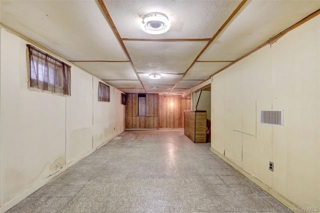 81-25 258th Street, Floral Park, NY 11004