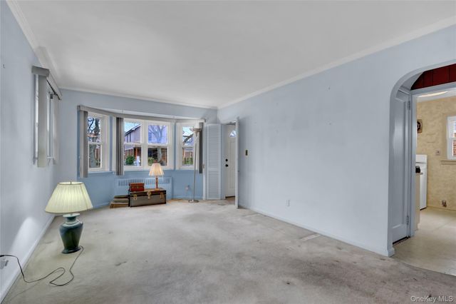 81-25 258th Street, Floral Park, NY 11004