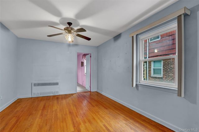 81-25 258th Street, Floral Park, NY 11004