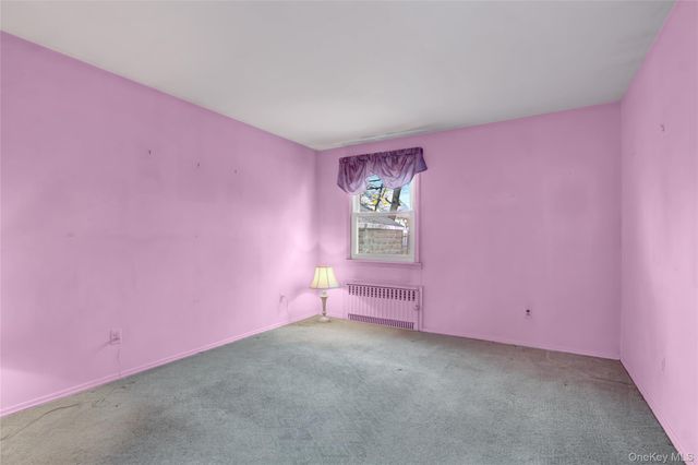 81-25 258th Street, Floral Park, NY 11004