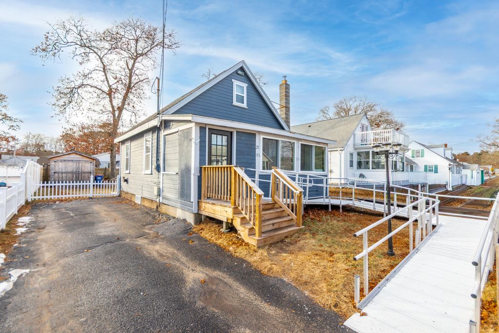 21 Bayview Street, Wareham, MA 02571