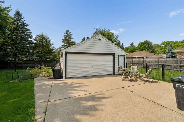 1823 HUBBARD STREET, Oshkosh, WI 54902