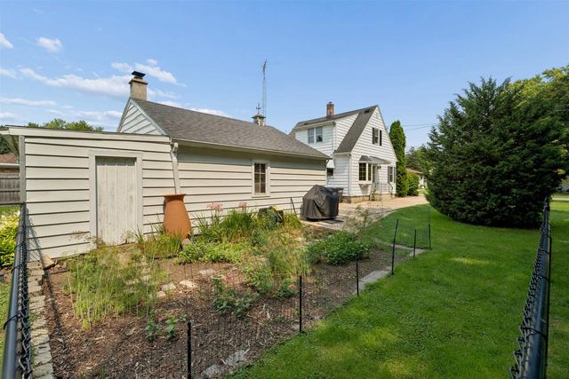 1823 HUBBARD STREET, Oshkosh, WI 54902