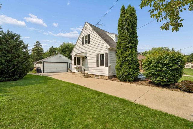 1823 HUBBARD STREET, Oshkosh, WI 54902