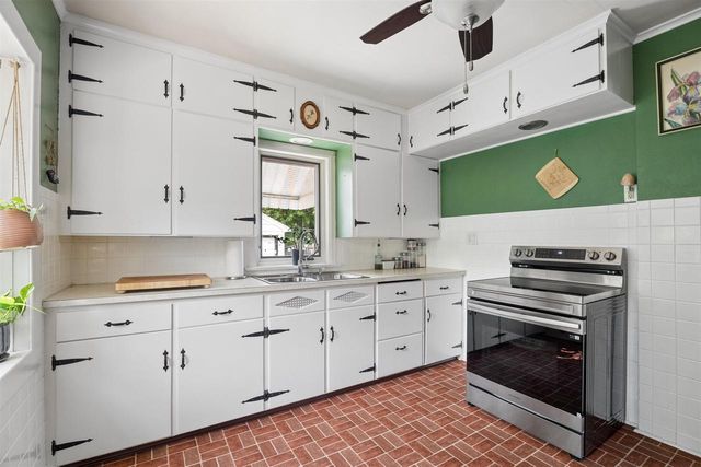 1823 HUBBARD STREET, Oshkosh, WI 54902