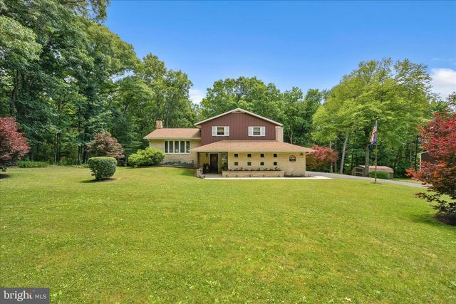 28 PINE HEIGHTS DR, Pine Grove, PA 17963