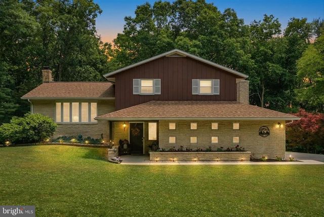 28 PINE HEIGHTS DR, Pine Grove, PA 17963