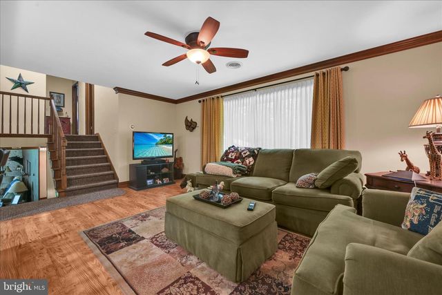28 PINE HEIGHTS DR, Pine Grove, PA 17963