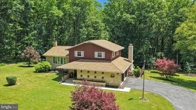 28 PINE HEIGHTS DR, Pine Grove, PA 17963