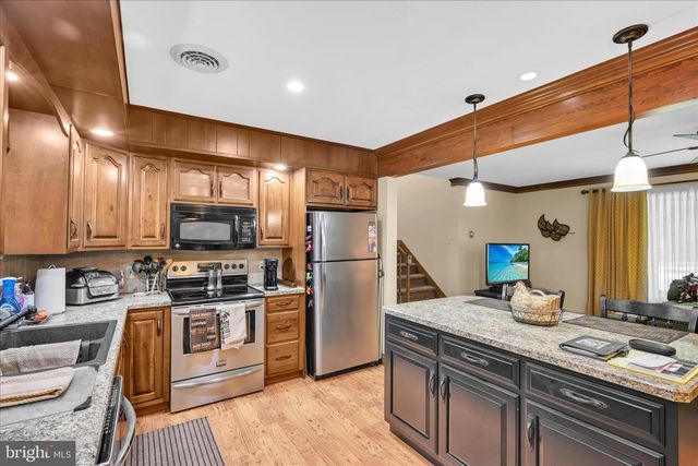 28 PINE HEIGHTS DR, Pine Grove, PA 17963