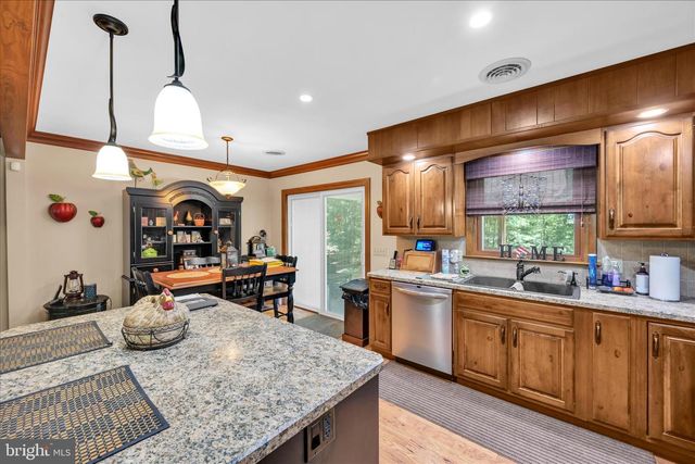 28 PINE HEIGHTS DR, Pine Grove, PA 17963