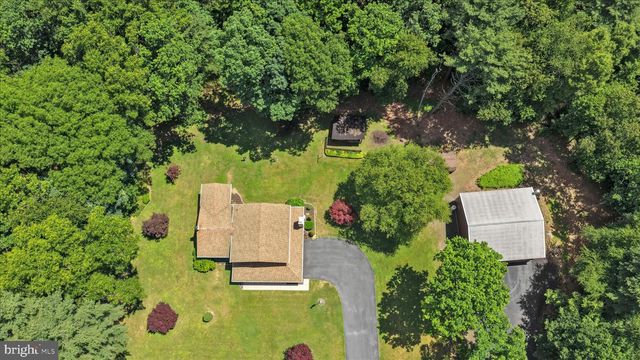 28 PINE HEIGHTS DR, Pine Grove, PA 17963