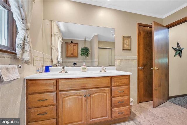 28 PINE HEIGHTS DR, Pine Grove, PA 17963