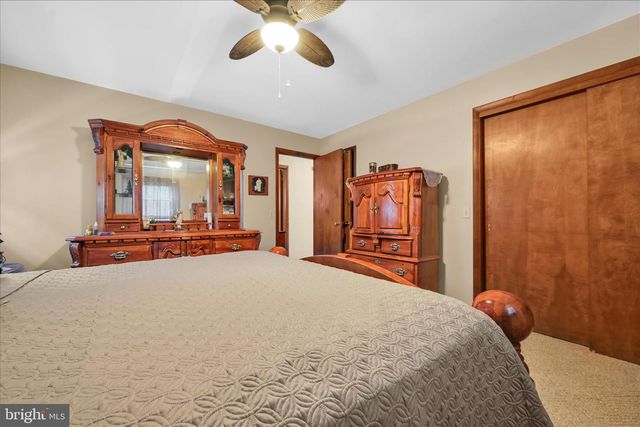 28 PINE HEIGHTS DR, Pine Grove, PA 17963