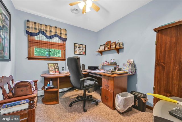 28 PINE HEIGHTS DR, Pine Grove, PA 17963