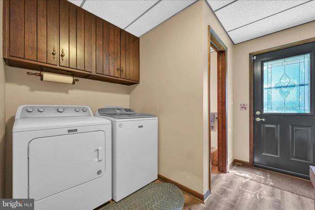 28 PINE HEIGHTS DR, Pine Grove, PA 17963