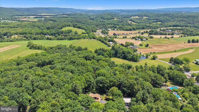 28 PINE HEIGHTS DR, Pine Grove, PA 17963