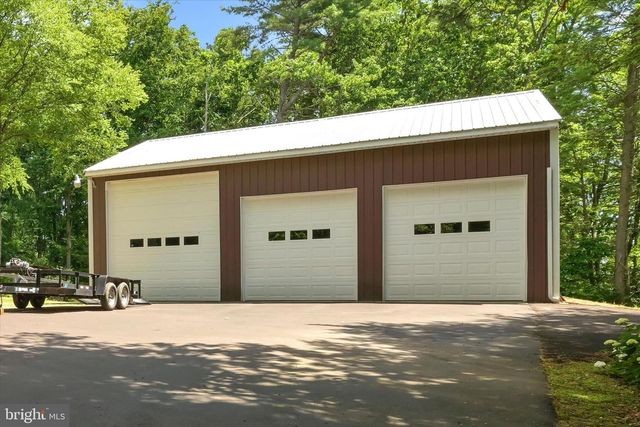 28 PINE HEIGHTS DR, Pine Grove, PA 17963